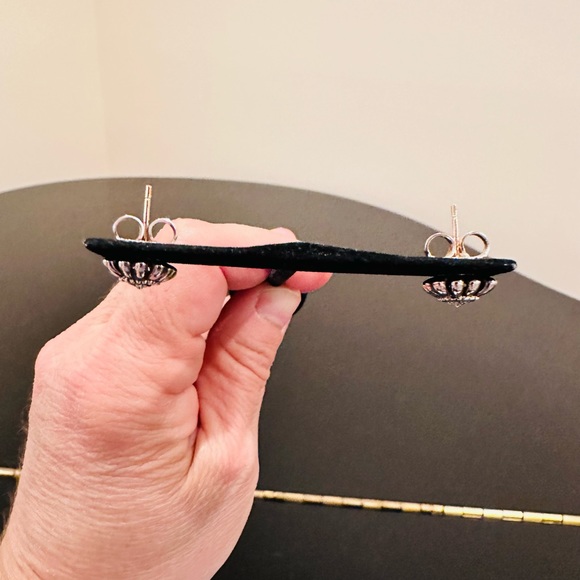 Authentic Luxury Minimalist LAGOS Sterling Silver and diamond Earrings - Picture 17 of 17